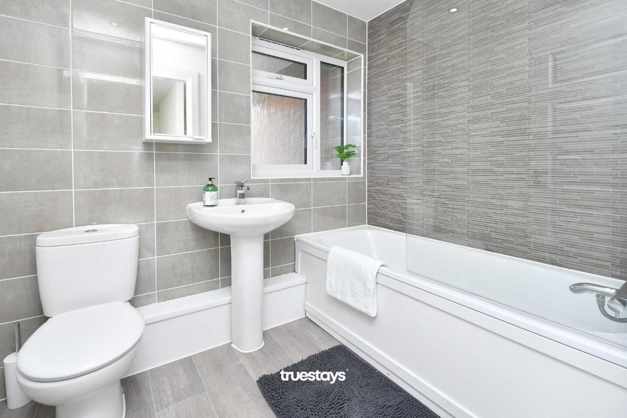 Regal House By True Stays - 3 Bedroom House In Stoke-On-Trent Buitenkant foto