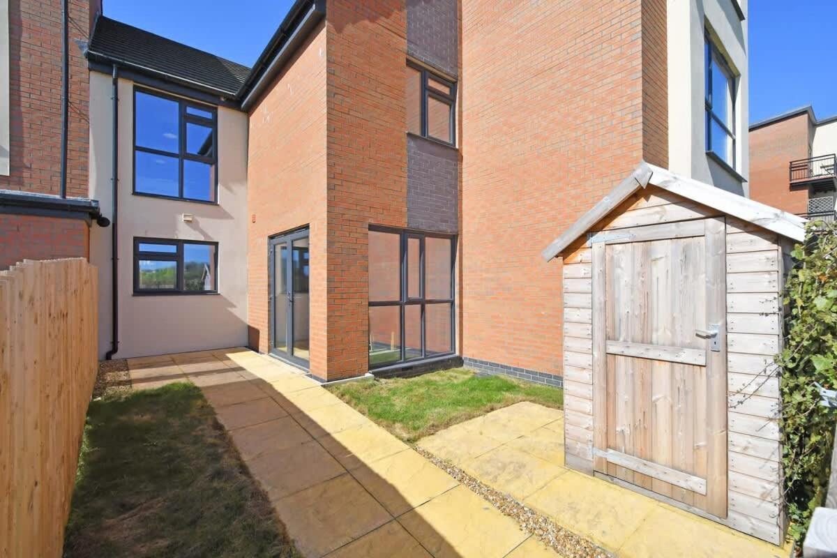 Regal House By True Stays - 3 Bedroom House In Stoke-On-Trent Buitenkant foto