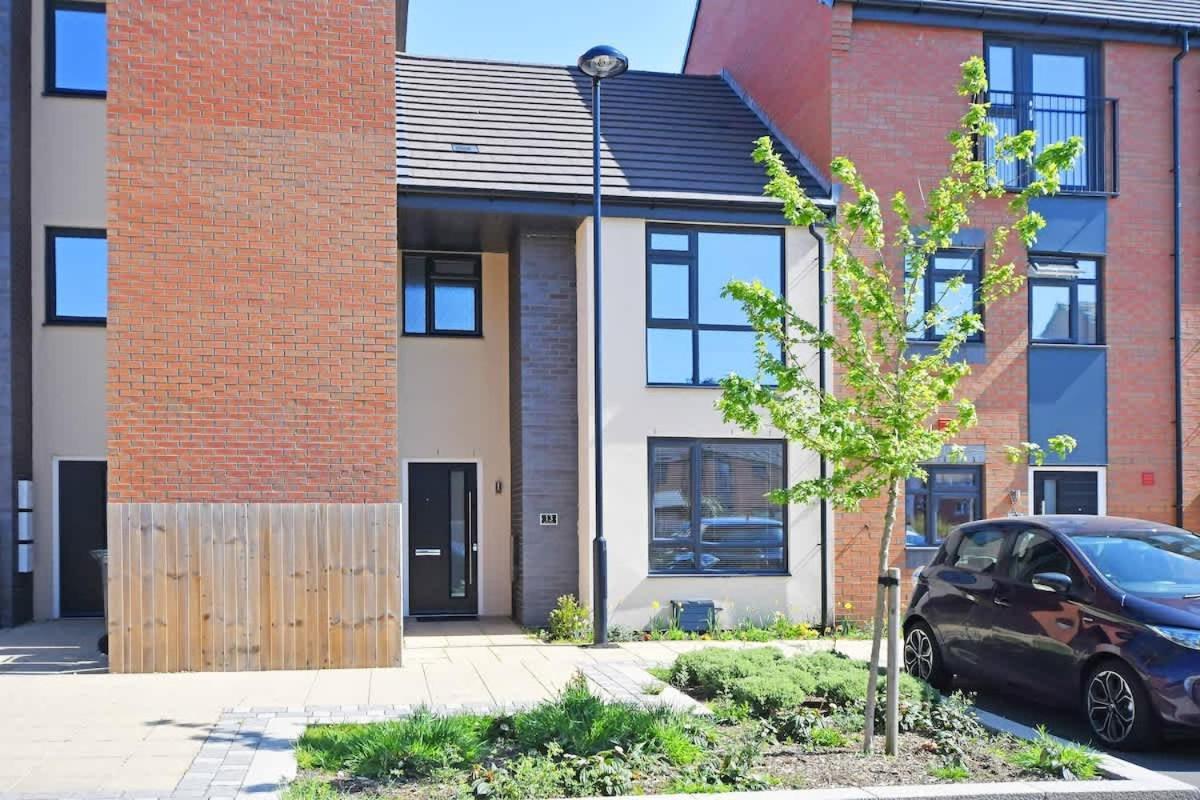 Regal House By True Stays - 3 Bedroom House In Stoke-On-Trent Buitenkant foto