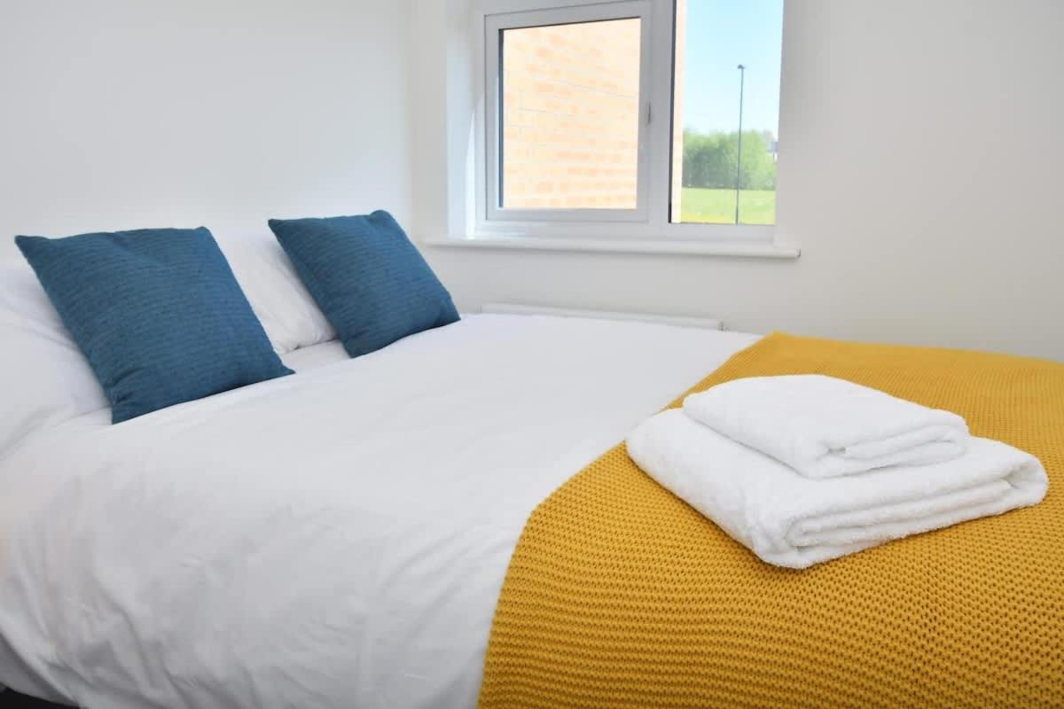 Regal House By True Stays - 3 Bedroom House In Stoke-On-Trent Buitenkant foto