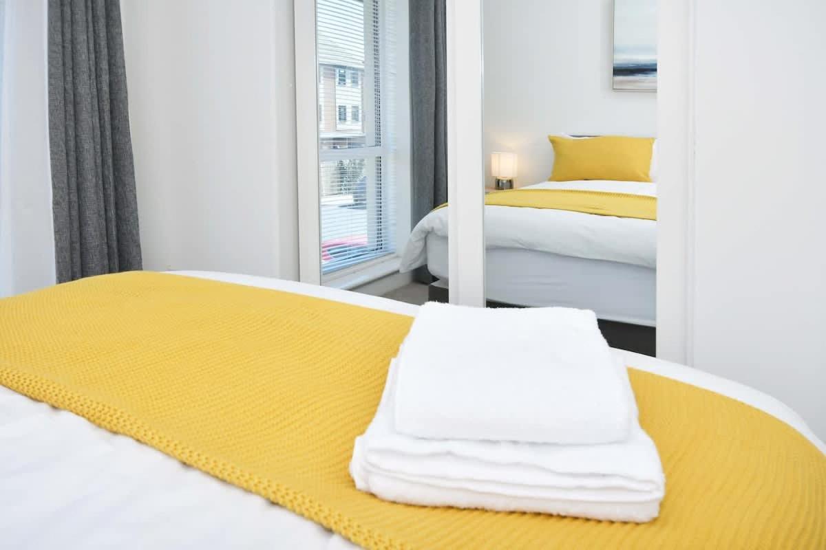 Regal House By True Stays - 3 Bedroom House In Stoke-On-Trent Buitenkant foto