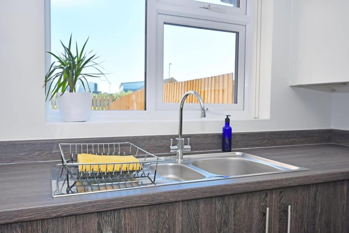 Regal House By True Stays - 3 Bedroom House In Stoke-On-Trent Buitenkant foto