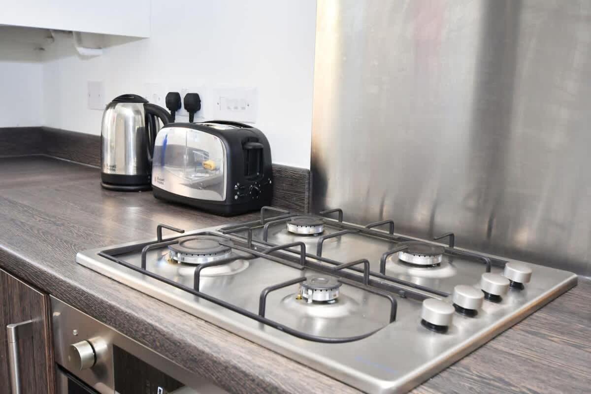Regal House By True Stays - 3 Bedroom House In Stoke-On-Trent Buitenkant foto
