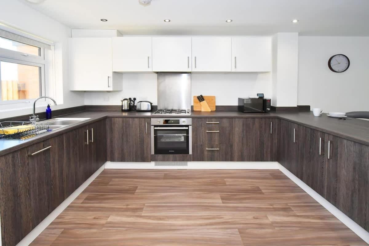 Regal House By True Stays - 3 Bedroom House In Stoke-On-Trent Buitenkant foto