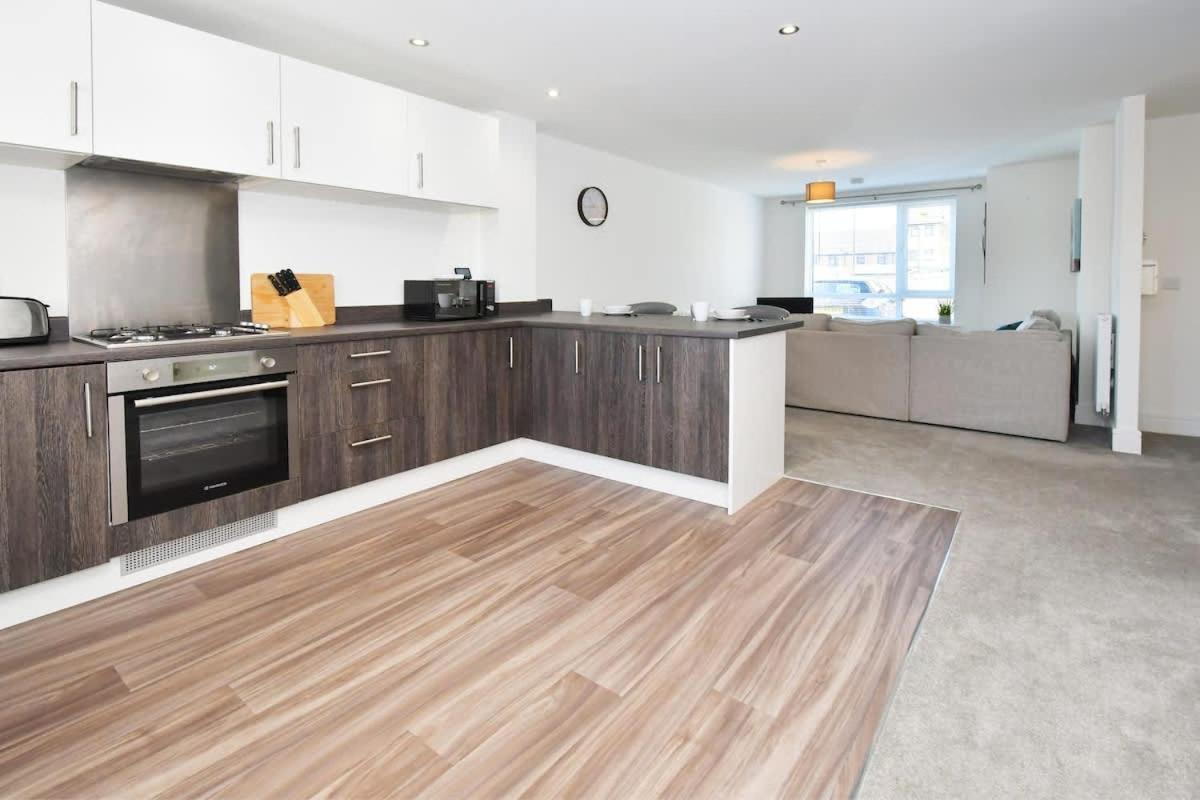Regal House By True Stays - 3 Bedroom House In Stoke-On-Trent Buitenkant foto