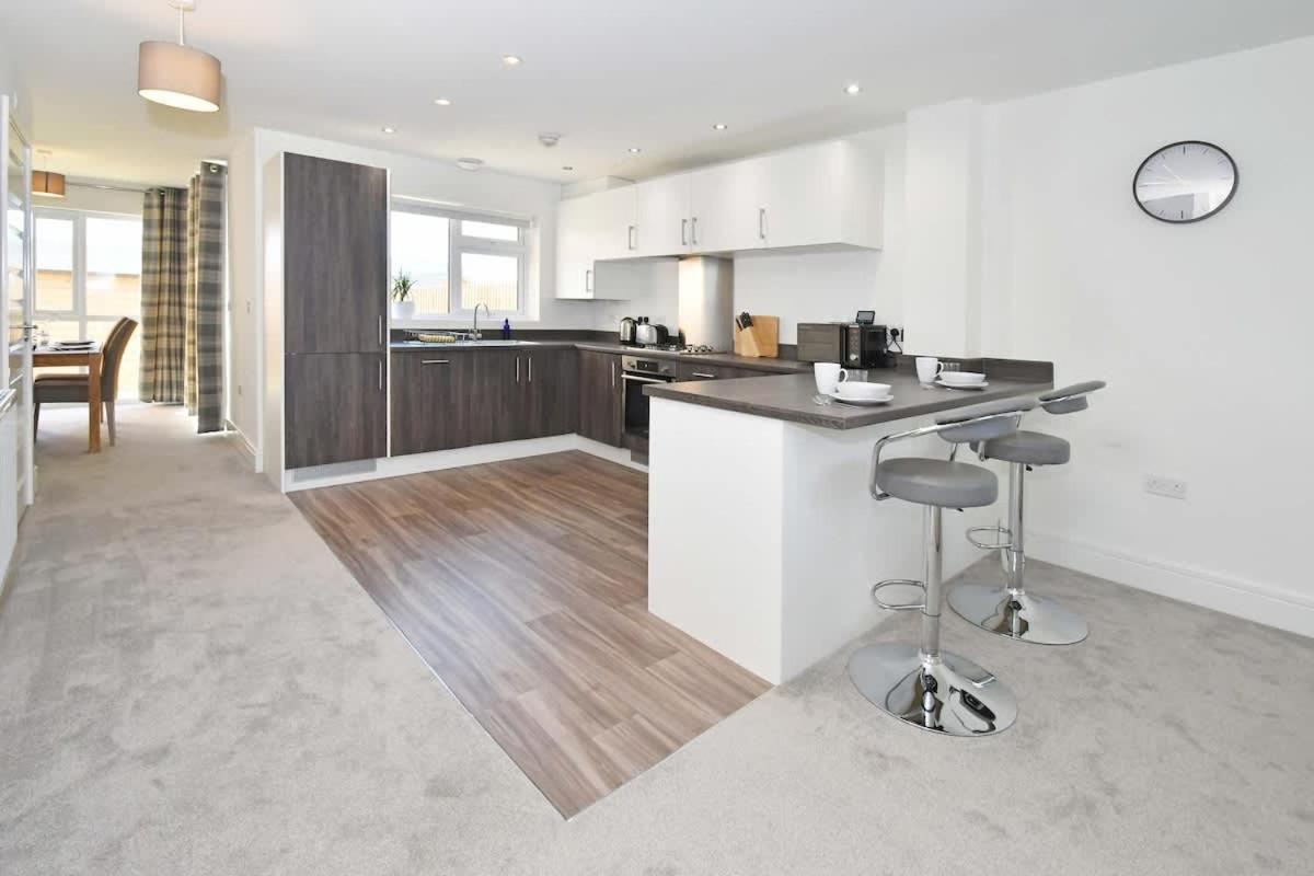 Regal House By True Stays - 3 Bedroom House In Stoke-On-Trent Buitenkant foto