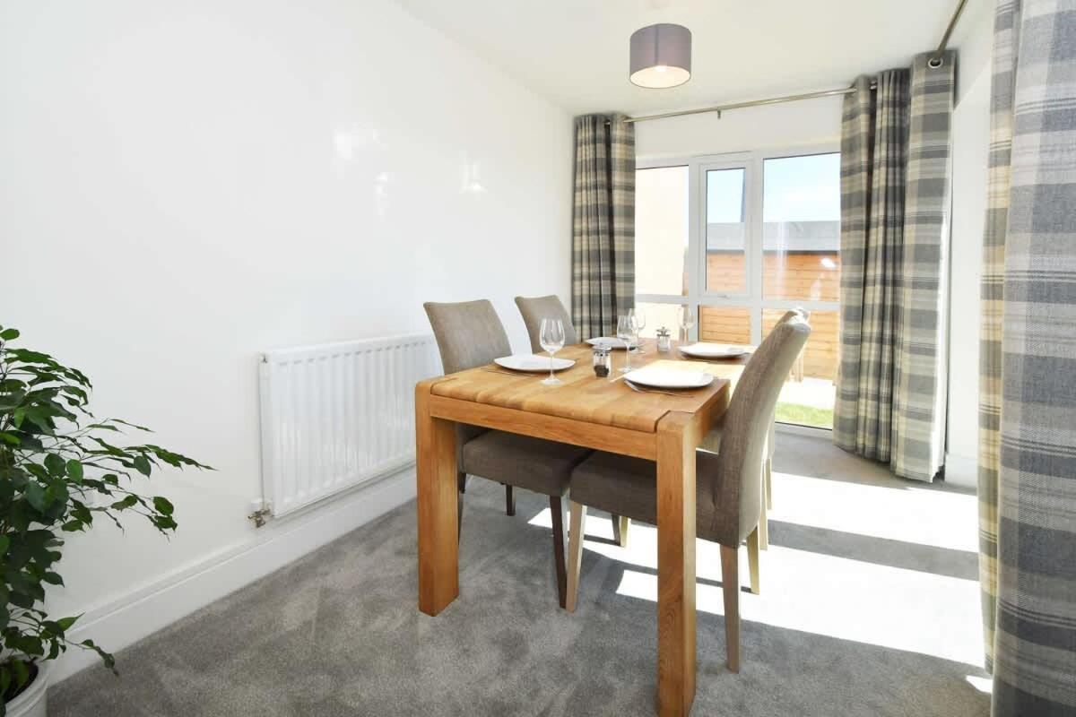 Regal House By True Stays - 3 Bedroom House In Stoke-On-Trent Buitenkant foto