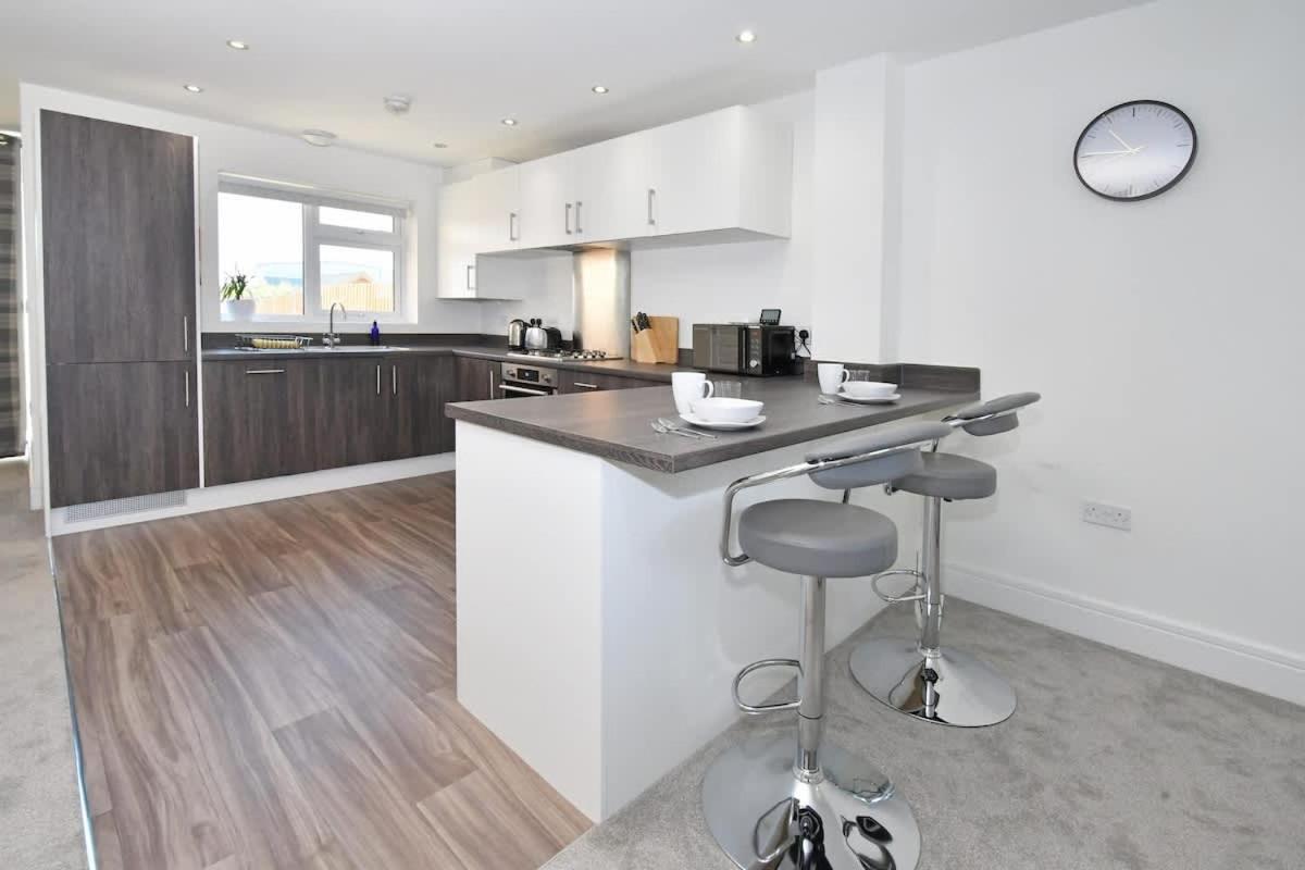 Regal House By True Stays - 3 Bedroom House In Stoke-On-Trent Buitenkant foto
