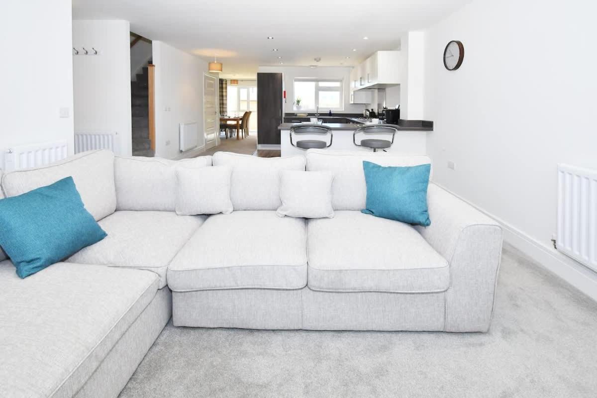 Regal House By True Stays - 3 Bedroom House In Stoke-On-Trent Buitenkant foto